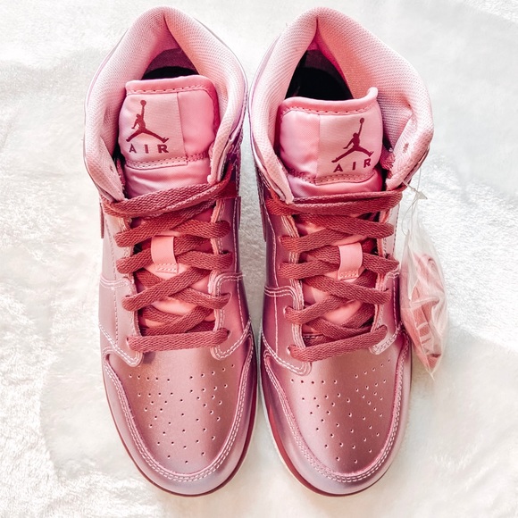 BRAND NEW AIR JORDAN 1 MIDS - Picture 8 of 8